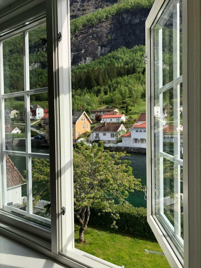Stryn - House By The River Exterior foto